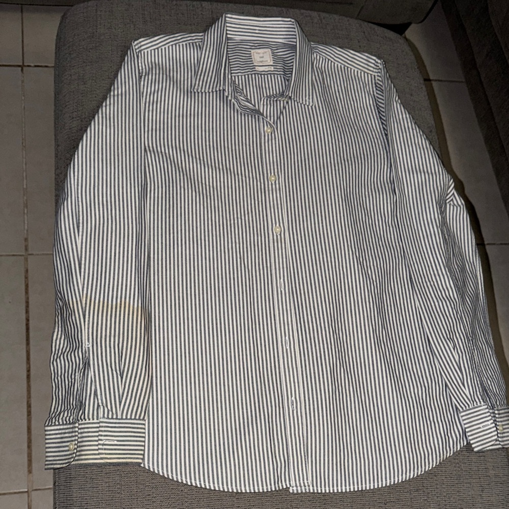 GAP Women’s The Fitted Boyfriend Striped Button-Down Shirt